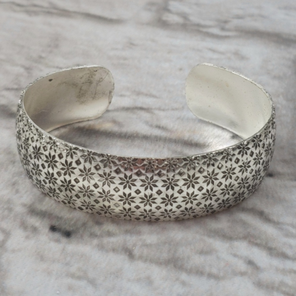 💚Cuff Bracelet in Silver with Flower Print